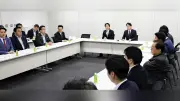 食料品消費税「来年4月から1%」案有力、首相が月中に最終判断へ