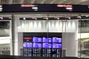東証午前終値6万5833円、利益確定売りで反落