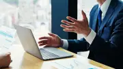 AI価格破壊と補助金バブル崩壊でコンサル業界激変、優秀な新卒不要のパラドックス