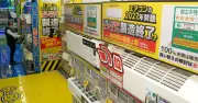 エアコン需要急増で売り場活況、2027年問題で買い替え加速