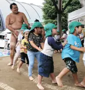 春日野部屋が埼玉県入間市で合宿、園児たちと相撲交流「お相撲さん大きかった」