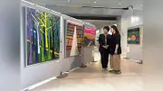 東日本大震災で描けなくなった画家、鮮やかな色彩で再起 大阪で個展