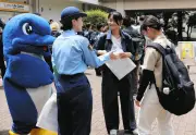 千葉県警、千葉大で痴漢撲滅キャンペーン 学生にチラシ配布