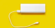 モバイルバッテリー、代わりに借りて…そのまま持ち逃げする詐欺的構造に注意！ユーザーが取れる対策は？