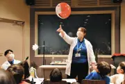 マジック風実験で科学を楽しく理解、太田でサイエンスショー開催