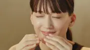 綾瀬はるか、エアでパンをほおばるユニークなCMに出演「フジパンPREMIUM」
