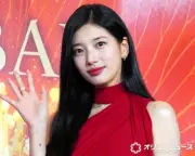 ペ・スジ、真っ赤なロングドレスで艶やかな美髪を披露「TSUBAKI」20周年イベントに登場