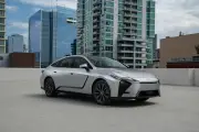 中国EV大手BYD、世界販売でテスラを猛追 日本市場でも存在感高まる