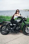 ダレノガレ明美、英国名車トライアンフでツーリング満喫「新しい景色に出会えるのも楽しみ」