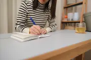 SNSの嫉妬や本音が言えない悩みに効く「デトックス・ジャーナリング」とは