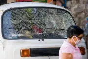リオのファベーラで麻薬組織掃討作戦、観光客60人が銃撃戦に巻き込まれ孤立