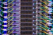 EV普及の壁、充電インフラ整備が急務に