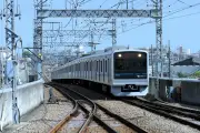 EV販売減速で自動車業界再編へ、トヨタと日産の戦略比較