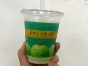 ファミリーマート、果実感楽しめる「味わうごほうびフルーツシリーズ」第1弾メロンフラッペ発売