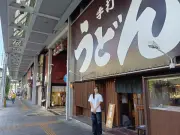 元看護師の24歳女性がうどん職人に転身、SNSで話題の理由と家族愛