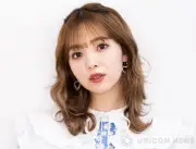藤田ニコル、娘とベビーカー散歩の親子ショット公開「かわいい」「オシャレなママ」と反響