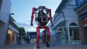 中国ユニツリー、人が乗れる変形ロボット「GD01」公開　価格は65万円