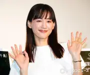 綾瀬はるか、千鳥・大悟の呼び方悩みを暴露　舞台あいさつで客席気遣い