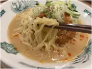 日高屋が新作「冷し担担麺」発売、胡麻香る冷製スープと肉味噌の変化が楽しめる