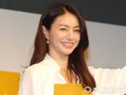 井川遥、50歳誕生日を報告 自然体な笑顔ショットにファン絶賛「かわいい」「50歳に見えない」