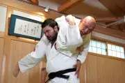 今井らいぱち『R-1』優勝特番で過酷30連発チャレンジ、武尊・ウルフアロン・中田翔が豪華参戦