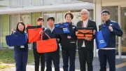JR西日本、廃棄予定の鉄道制服をPCバッグに再生 障がい者雇用の子会社が手作り