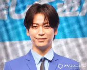 亀梨和也、自身監修コラボグッズを披露「ギリギリは一生背負っていきたい」