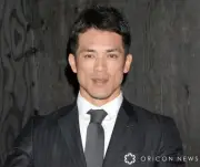 松井稼頭央、長女から父の日ギフト「NO.1 DAD」ペンに満面の笑み