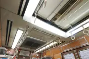 北急8000形「ポールスター」御堂筋線で輝く特別感 親会社のテイストが随所に