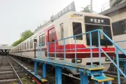 北急8000形、御堂筋線で輝く特別感。車内外デザインに親会社のテイスト