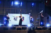 リトグリ、4人体制で新宿フリーライブ 3000人動員の圧巻ステージ