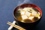 笠原将弘が教える煮干し出汁の極意、みそ汁が料亭の味に変わる