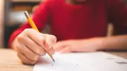 中学受験の勉強場所はリビングが正解？プロが最終回答