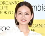 三竿健斗＆後藤晴菜夫妻、ハワイ旅行で家族ショット公開「いいパパ！」の声