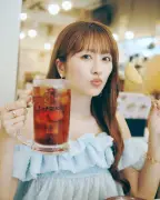 ももクロ佐々木彩夏、30歳記念で初写真集「ぺろり」発売 食テーマの一冊に