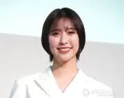 ももクロ玉井詩織、W杯日本代表初戦を現地観戦 ミニスカユニ姿に反響