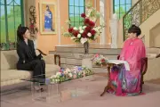 森星、祖母・森英恵デザインのスーツで『徹子の部屋』に出演 漆と古民家再生に熱中