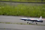 室蘭工大、小型無人ジェット機「オオワシ」の完全自動離着陸飛行に成功