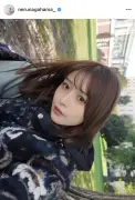 長濱ねる、パックリ美背中あらわな黒ドレス姿で魅了 しなやか美ボディ披露