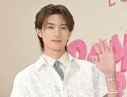 NEWS小山慶一郎、M!LK山中柔太朗と顔面白塗り2ショット公開