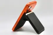 ニトリのポケット付きマグネットスタンドをレビュー、iPhoneとカードを一緒に持ち歩く便利アイテム