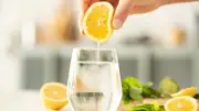 熱中症対策に自宅で作れる経口補水液の配合を小児科医が伝授