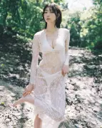 蔦谷里華、初写真集『泥中の華』で180cm美ボディ披露 水着＆ランジェリー挑戦