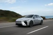 半導体不足の影響が長期化、自動車業界に暗雲