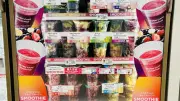 セブンのスムージー半額で行列、地道な商品育成が実を結ぶ