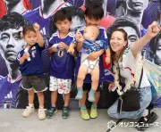 W杯2026キックオフ直前の渋谷、熱気高まる 青いユニフォーム姿で街を歩く人多数