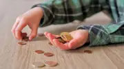 シンガポールの一人当たりGDPは日本の2.7倍、残業なしで豊かさを生む金融教育の秘密