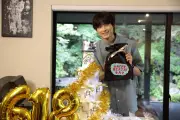 SixTONES松村北斗、31歳誕生日にサプライズ！主演ドラマ現場で笑顔「うれしいですよ」