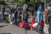 南アフリカで反移民感情高まる、1週間で外国人2745人送還 大半は不法滞在者