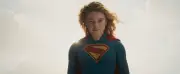 『スーパーガール』本編映像公開、スーパーマンと初対面で「何で下着姿？」